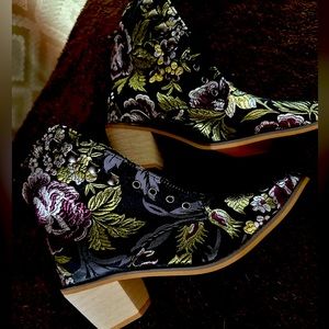 Size 6.5 ankle boots